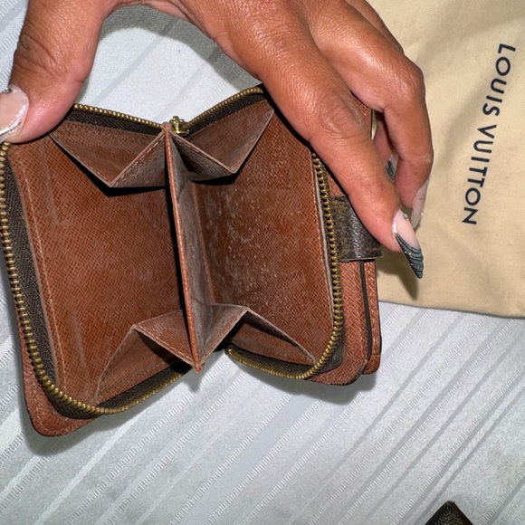 Vintage Louis Vuitton Monogram Compact Wallet - Picture 5 of 6